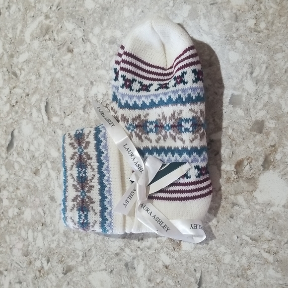 Laura Ashley Cozy Holiday Socks One Size - Picture 2 of 4